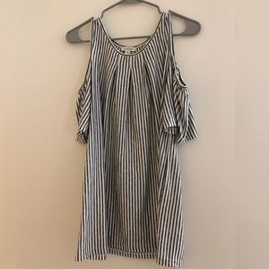 Max studio cold shoulder top sz L